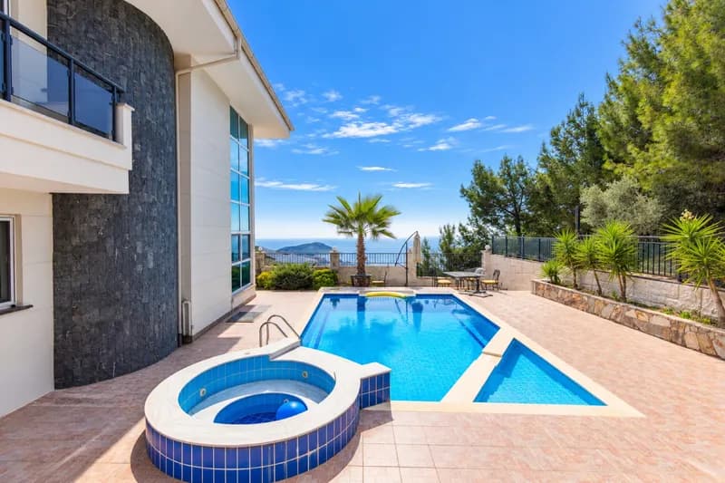 Sea View 4+1 Villa with Private Pool in Alanya Tepe — photo 1